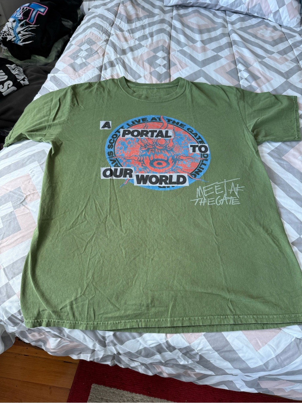 Travis Scott 'A Portal To Our World' T‑Shirt size L